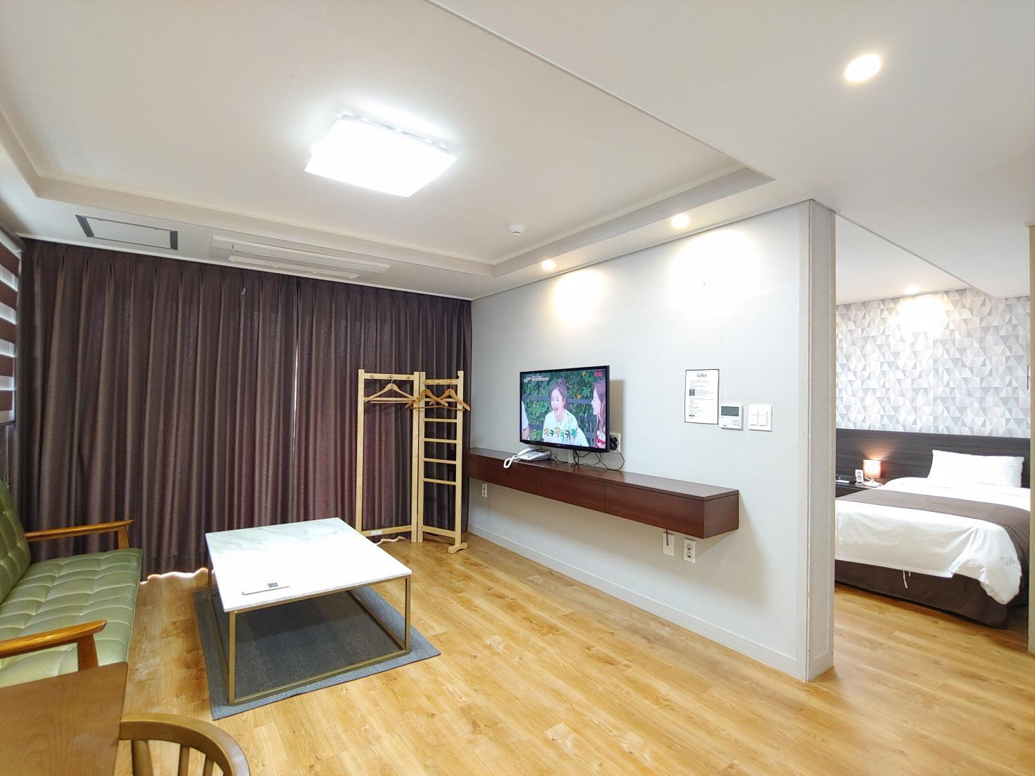 Jeju Lavender Hotel Seogwipo Eksteriør billede